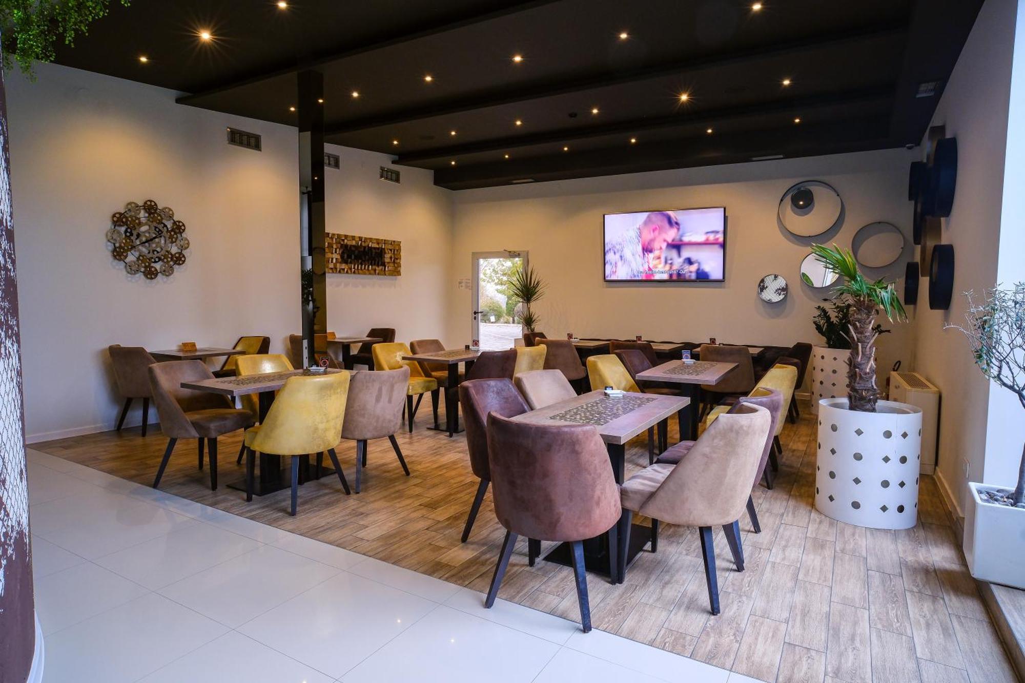 Crystal Light Hotel Ni