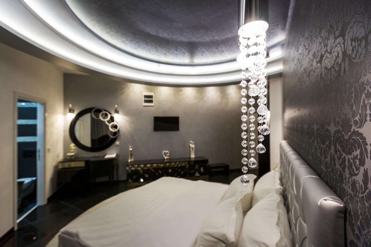 Crystal Light 4* Ni