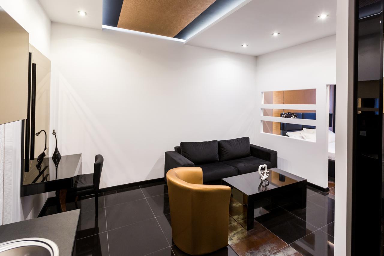 Hotel Crystal Light Ni
