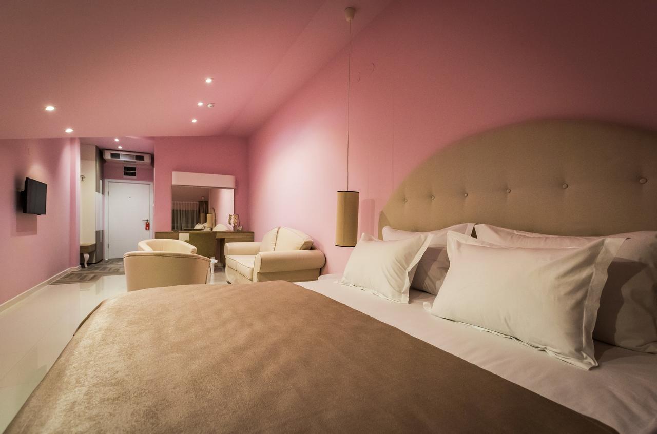 Hotel Crystal Light Ni