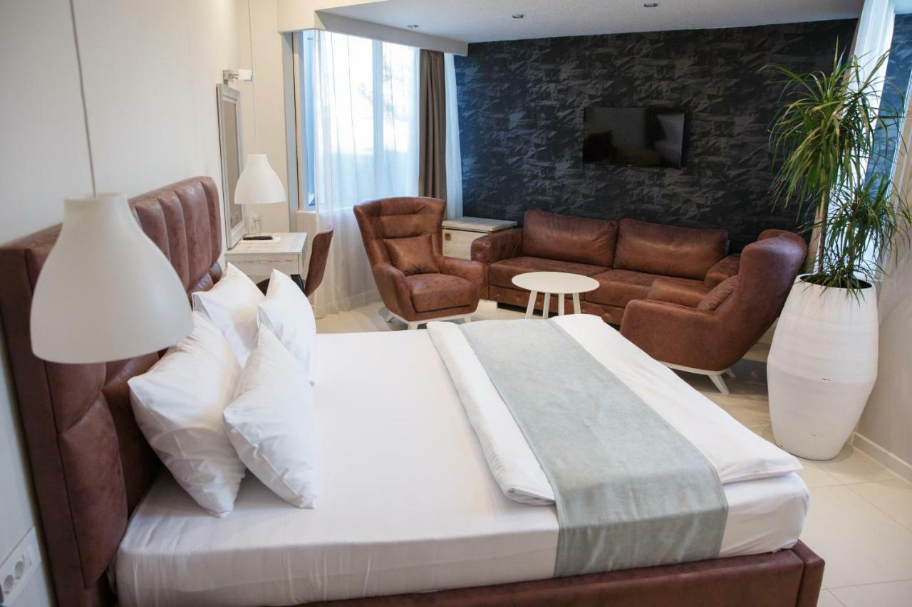 Crystal Light Hotel 4*